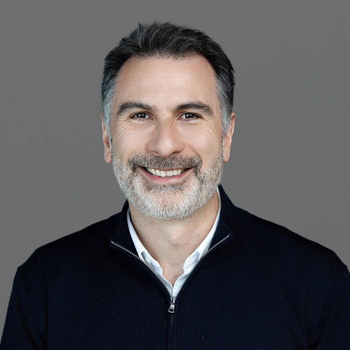 Juan Carlos Thomas headshot.